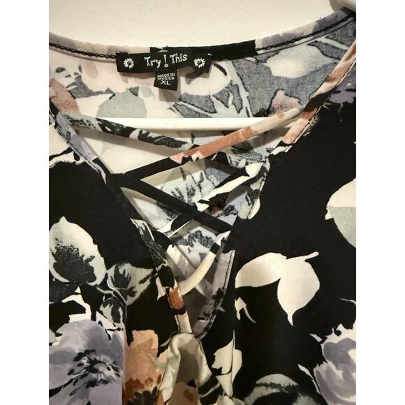 Try ! This Womens Dark Floral Grunge Bell Sleeve Top w Criss Cross Size XL, Boho - Picture 4 of 8